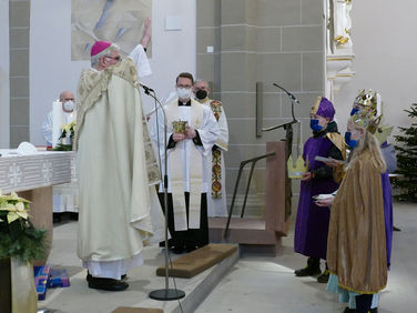 Diözesale Aussendung der Sternsinger des Bistums Fulda in St. Crescentius (Foto: Karl-Franz Thiede)